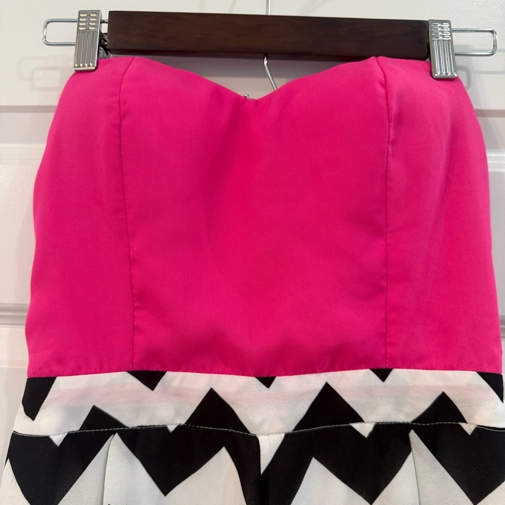 Retro 2010s Preppy Chic Geometric Graphic Pop Art Inspired Chevron Rompet - Picture 2 of 11